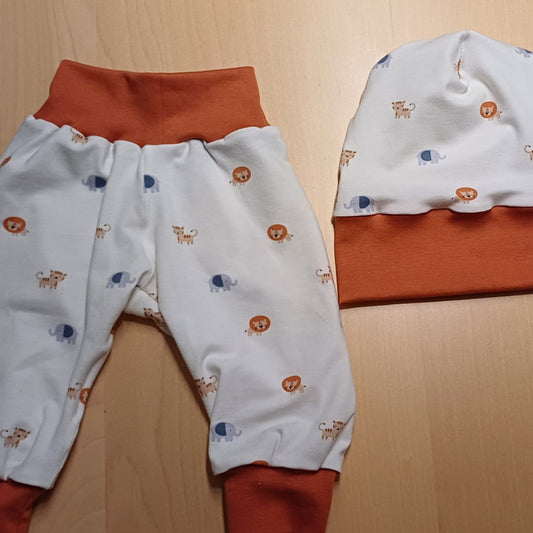 Geschenkset Baby Pumphose und Mütze Safari Tiere Motiv